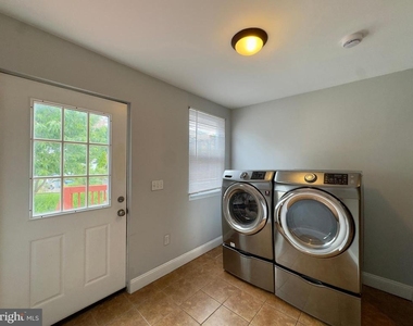 816 W 37th Street - Photo Thumbnail 3