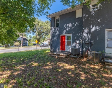 4711 Navarro Avenue - Photo Thumbnail 4