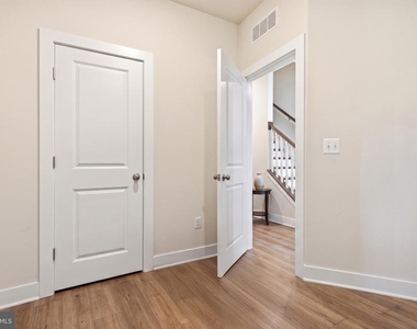 153 Locke St - Photo Thumbnail 7