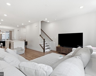 153 Locke St - Photo Thumbnail 18