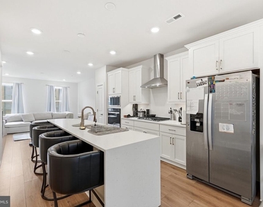 153 Locke St - Photo Thumbnail 12