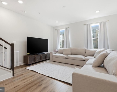 153 Locke St - Photo Thumbnail 16