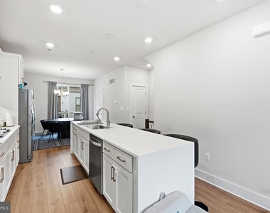 153 Locke St - Photo Thumbnail 13