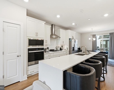 153 Locke St - Photo Thumbnail 14