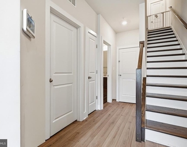 153 Locke St - Photo Thumbnail 5