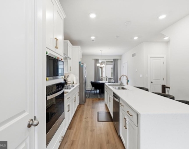 153 Locke St - Photo Thumbnail 15
