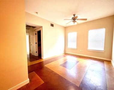 2106 Cullen Ave - Photo Thumbnail 1