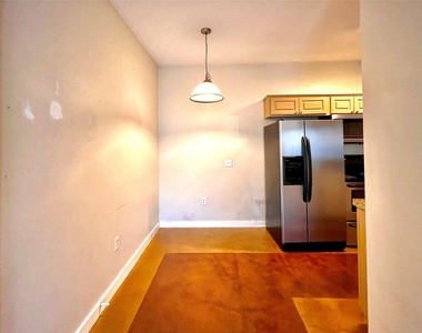 2106 Cullen Ave - Photo Thumbnail 4