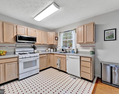350 Long Meadow Way - Photo Thumbnail 10