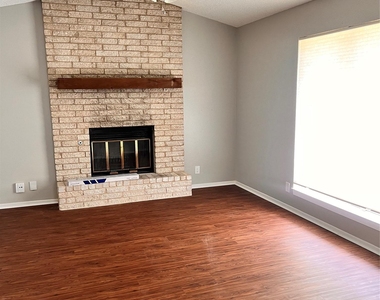 301 12th St - Photo Thumbnail 9
