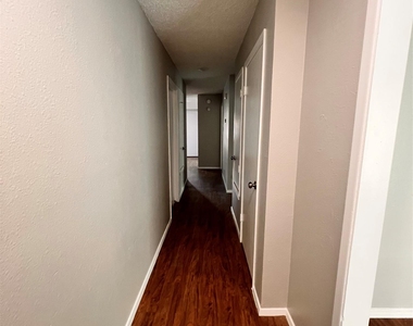 301 12th St - Photo Thumbnail 7