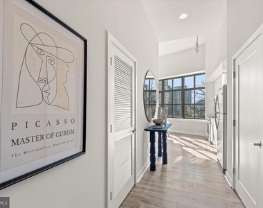 460 New York Ave Nw - Photo Thumbnail 1