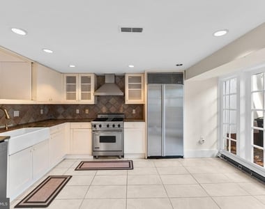 3341 Dent Place Nw - Photo Thumbnail 4