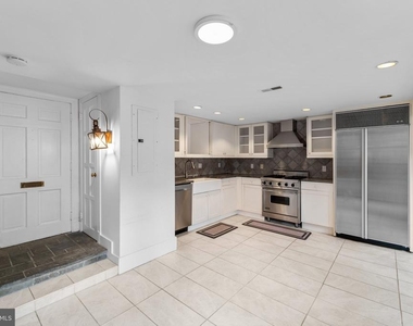3341 Dent Place Nw - Photo Thumbnail 5