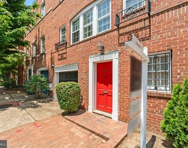 3341 Dent Place Nw - Photo Thumbnail 2