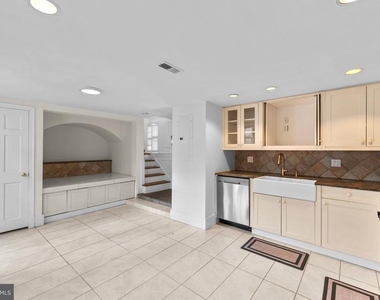 3341 Dent Place Nw - Photo Thumbnail 9