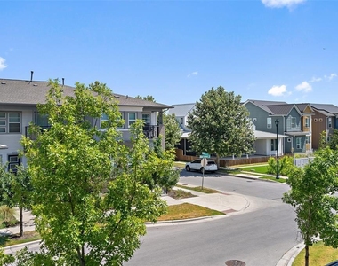 2211 Robert Browning St - Photo Thumbnail 23