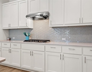 2211 Robert Browning St - Photo Thumbnail 11