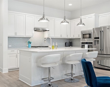 2211 Robert Browning St - Photo Thumbnail 8