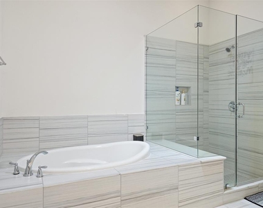 2211 Robert Browning St - Photo Thumbnail 13