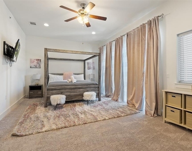 2211 Robert Browning St - Photo Thumbnail 12