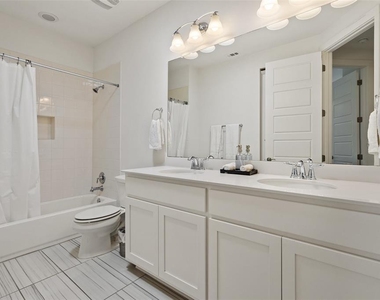 2211 Robert Browning St - Photo Thumbnail 17