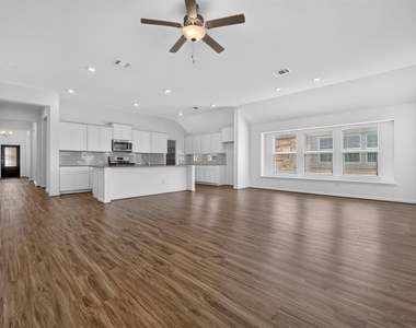 516 Panzano Dr - Photo Thumbnail 4