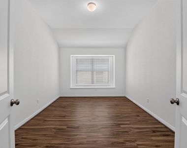 516 Panzano Dr - Photo Thumbnail 8
