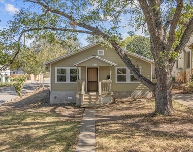 1801 Travis Heights Blvd - Photo Thumbnail 1