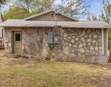 1801 Travis Heights Blvd - Photo Thumbnail 8
