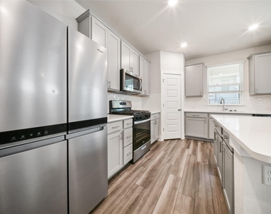 7507 Harmony Shoals Bnd - Photo Thumbnail 11