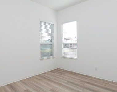 5303 Bruno St - Photo Thumbnail 13