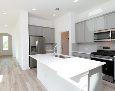5303 Bruno St - Photo Thumbnail 9