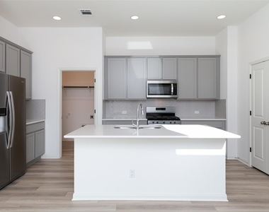 5303 Bruno St - Photo Thumbnail 8