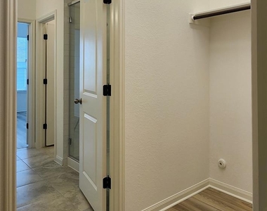 5303 Bruno St - Photo Thumbnail 26
