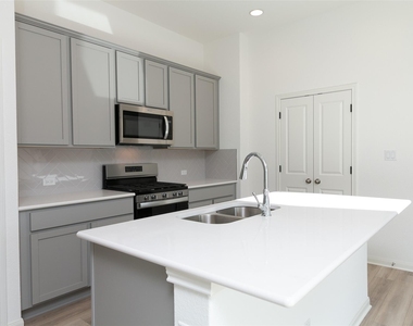 5303 Bruno St - Photo Thumbnail 10