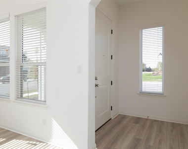 5303 Bruno St - Photo Thumbnail 4