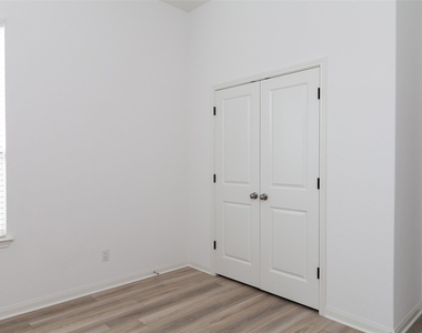 5303 Bruno St - Photo Thumbnail 14