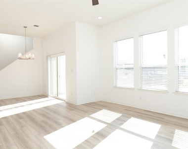 5303 Bruno St - Photo Thumbnail 5