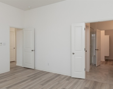 5303 Bruno St - Photo Thumbnail 17