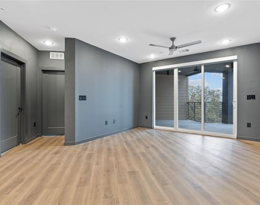 4901 Springdale Rd - Photo Thumbnail 10