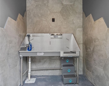 4901 Springdale Rd - Photo Thumbnail 15