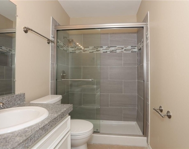400 W 35th St - Photo Thumbnail 6
