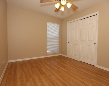 400 W 35th St - Photo Thumbnail 7