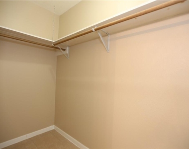 400 W 35th St - Photo Thumbnail 9