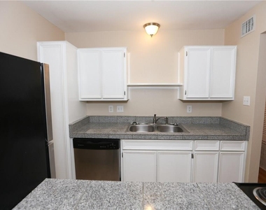 400 W 35th St - Photo Thumbnail 3