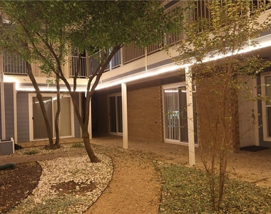 400 W 35th St - Photo Thumbnail 14