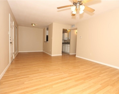 400 W 35th St - Photo Thumbnail 2