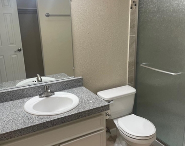 400 W 35th St - Photo Thumbnail 10