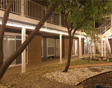 400 W 35th St - Photo Thumbnail 15